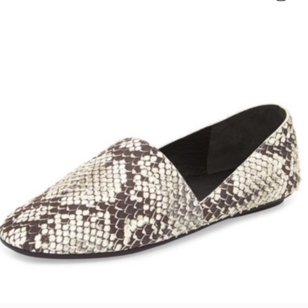 NWOT! Vince Bogart Python snakeskin loafers, size 8
